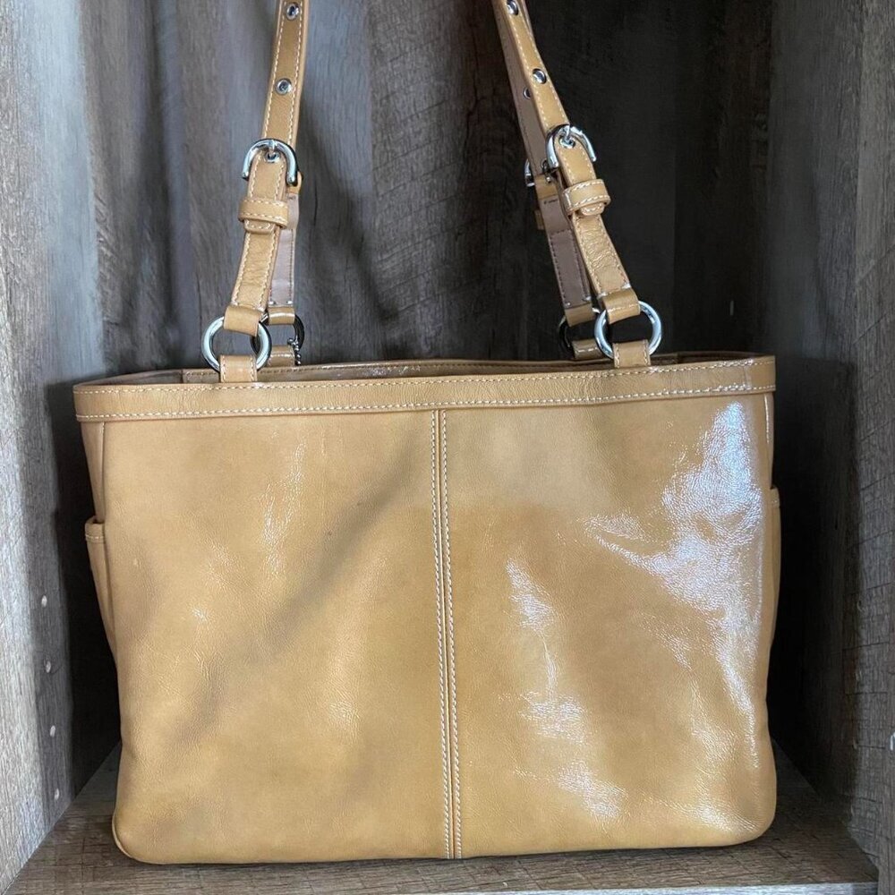 Coach Gallery Tan Patent Glossy Leather Shoulder Tote Purse Silver Hardware - Picture 3 of 8